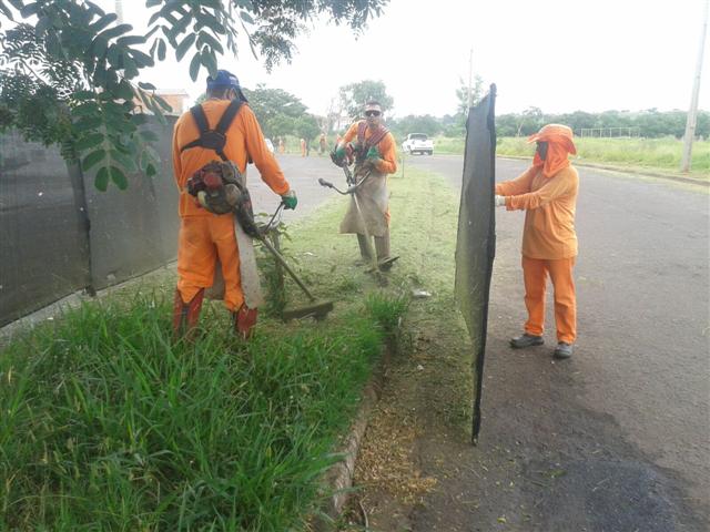 Prudenco promove limpeza em avenidas José Carmelo Zaupa, José e Alameda dos Ipês