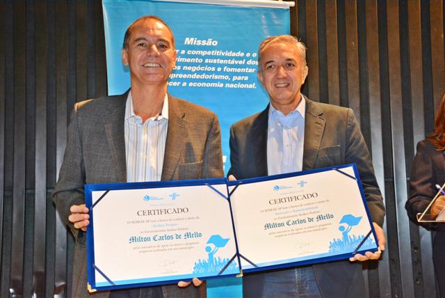 Chefe do Executivo recebe dois selos ‘Prefeito Empreendedor’ do Sebrae  gestão 2015/2016