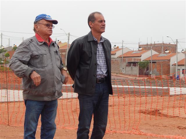 Prefeito confere construção de passagem que interligará Bela Vista I e Brasil Novo