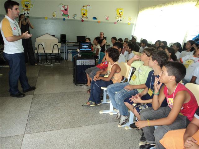 Caiuá leva orientação sobre segurança para alunos do projeto Cidadescola