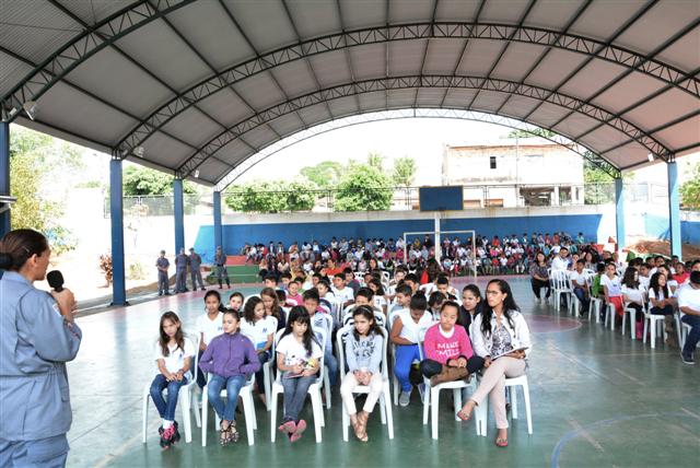 Programa ‘Bombeiro na escola’ forma mais 150 alunos na escola Rotariano