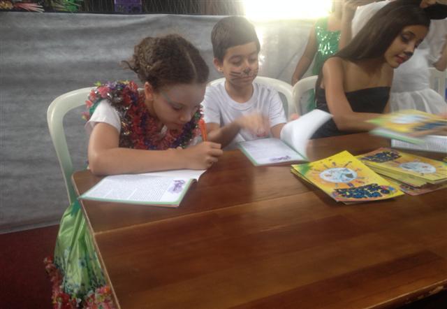 Estudantes da escola José Carlos João lançam título durante 7º Salão do Livro