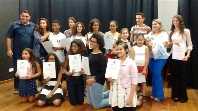 Alunos do curso de teatro realizam apresentações no CEU do Parque Alvorada