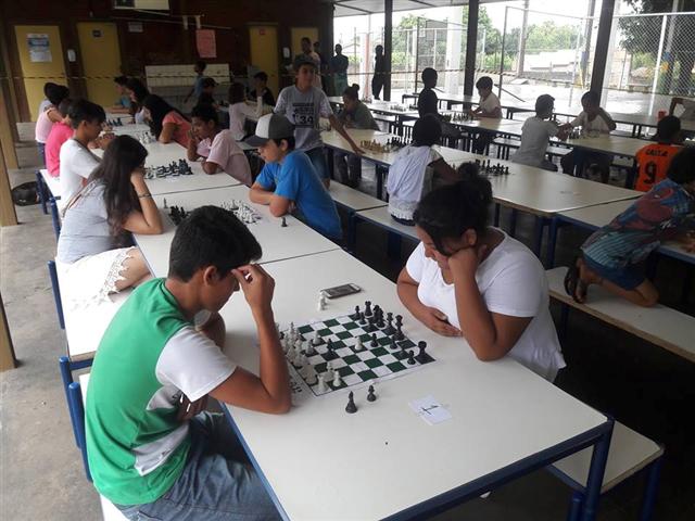 Maringá realiza 2º Campeonato de Xadrez com alunos da rede municipal