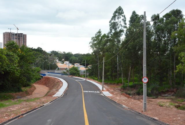 Interligação entre Jardim Colina a Joaquim Constantino ganha iluminação
