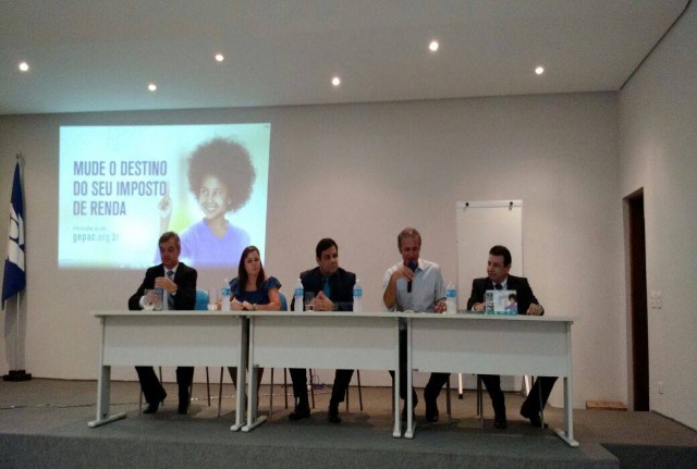 Prefeito participa de encontro para discutir destinação do IR a projetos socioeducativos