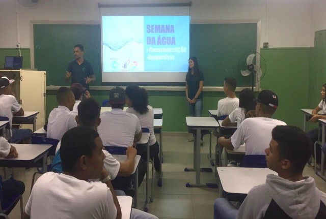 Escolas Anna Antônio e Arruda Mello recebem palestra sobre a Semana da Água