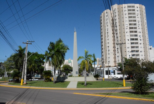 Praça dos Prefeitos receberá iluminação alusiva ao Maio Amarelo nesta quinta-feira