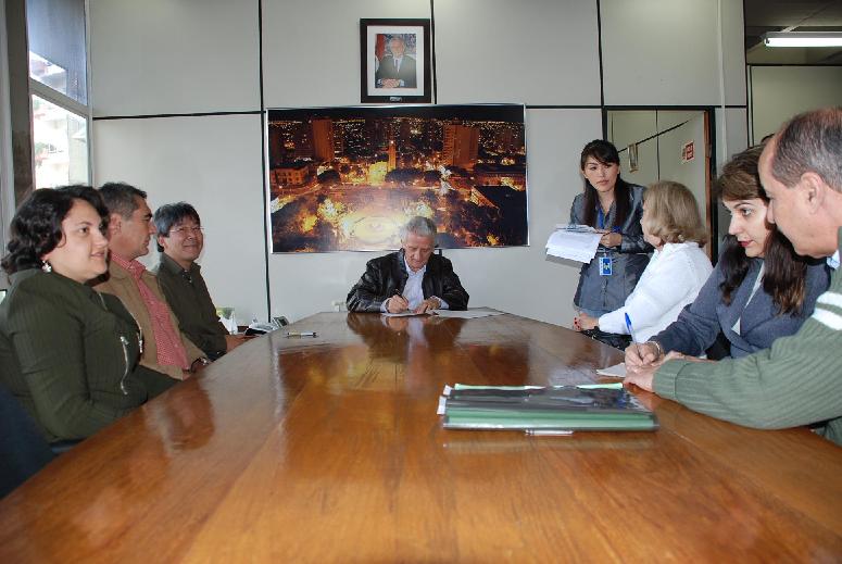 Prefeitura firma convênio com a Faculdade Toledo