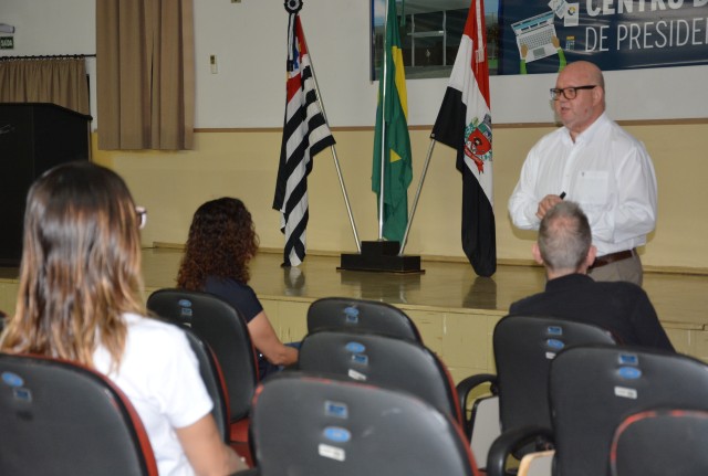 Palestra aborda a importância da comunicação e dá dicas de como se expressar melhor