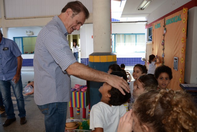 Bugalho visita atividades do Cidadescola em três unidades de ensino