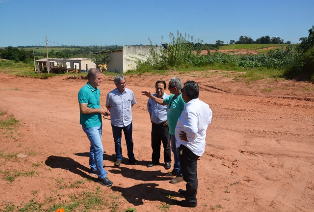 Prefeito visita área no João Domingos que será transformada em Parque Ecológico