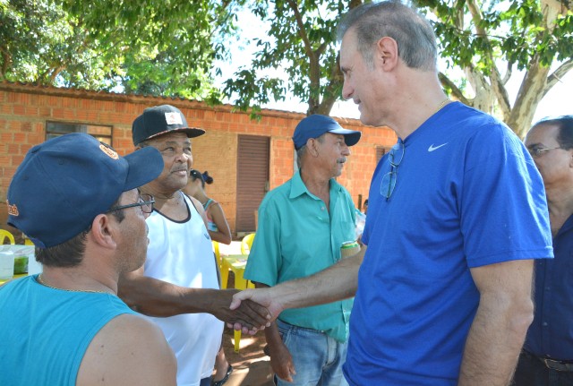 Prefeito anuncia pavimentação em ruas do distrito de Ameliópolis