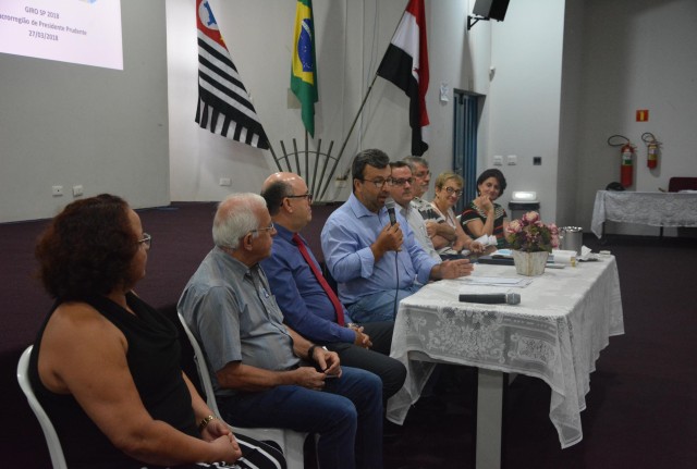 Prudente sedia encontro reunião da União dos Dirigentes Municipais de Educação