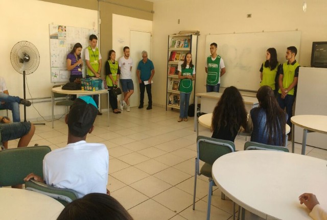 Bate-papo da Juventude agita alunos da Escola Teófilo Gonzaga no Humberto Salvador