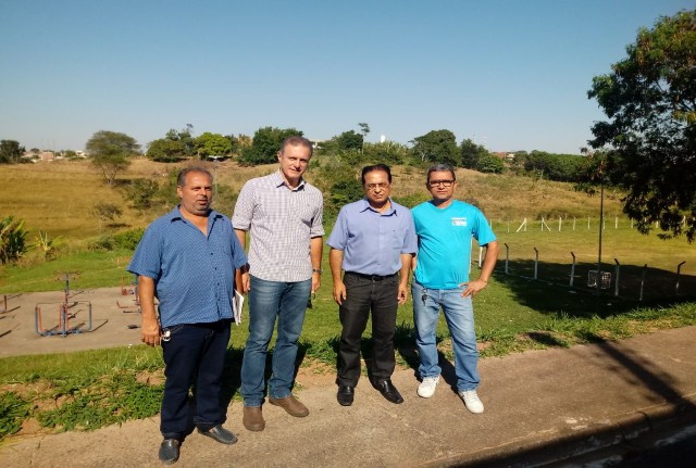 Prefeito visita Itapuã e Sumaré e conversa com representantes de associação de moradores