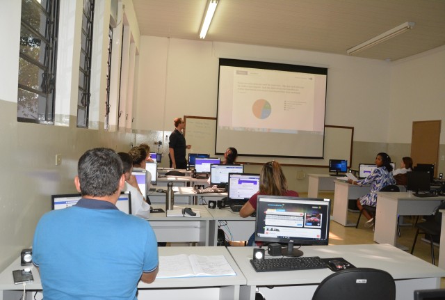 Equipe do Cidadescola recebe capacitação profissional