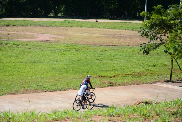 Pista poliesportiva do centro olímpico é reaberta ao público 