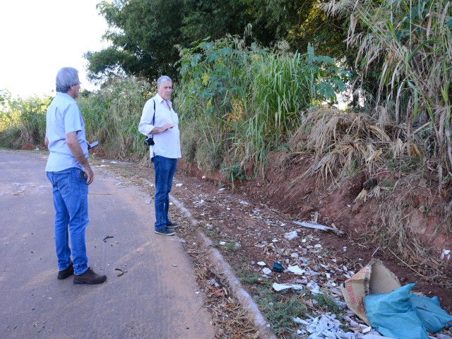 Prefeitura adota medidas para inibir descarte de lixo na Avenida Presidente Prudente 