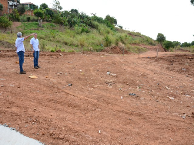 Prefeito acompanha construção de ecopontos em três pontos da cidade
