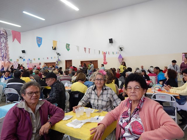 Coordenadoria do Idoso promove almoço de confraternização para a terceira idade