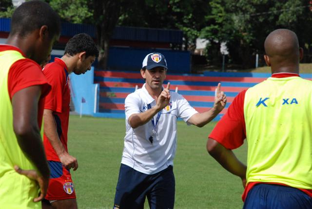 Grêmio Prudente e Santos fazem último treino antes do jogo de domingo 