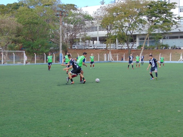Campeonato Misto de Futebol dos Comerciários segue neste domingo com oito partidas 