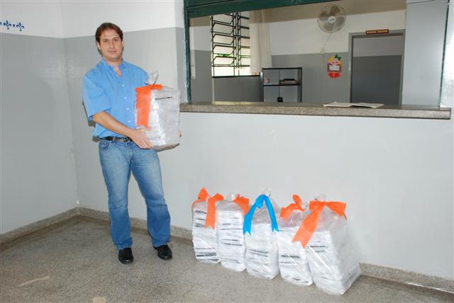 Grupo de Escoteiro doa 300 kits escolares ao SAS 