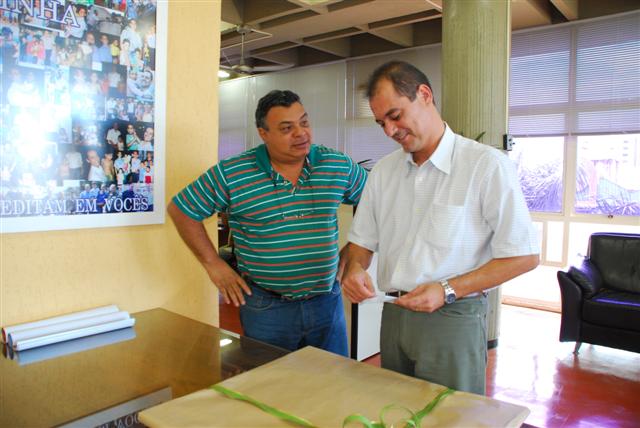 Prefeito Tupã recebe presente