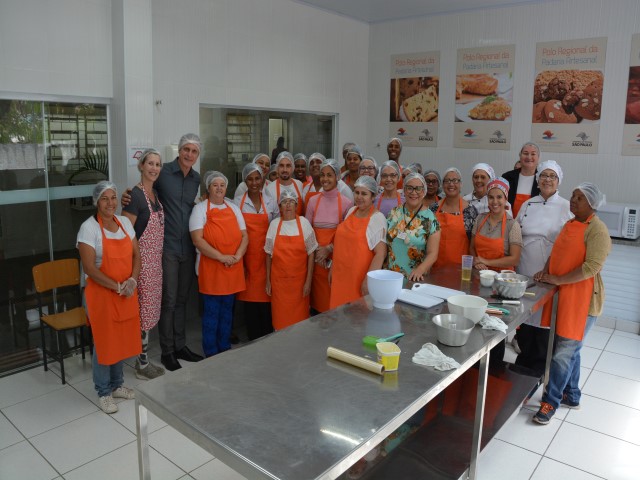 Prefeito visita oficinas de formação gratuitas oferecidas pelo Fundo Social
