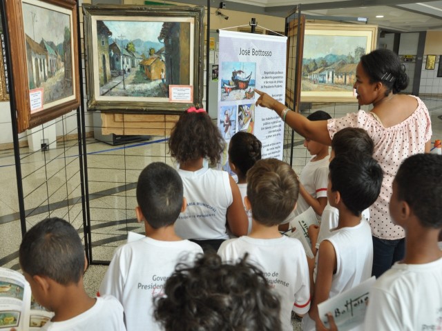 Mais de 150 alunos do Cidadescola visitam  exposição na Semana de História na Unoeste