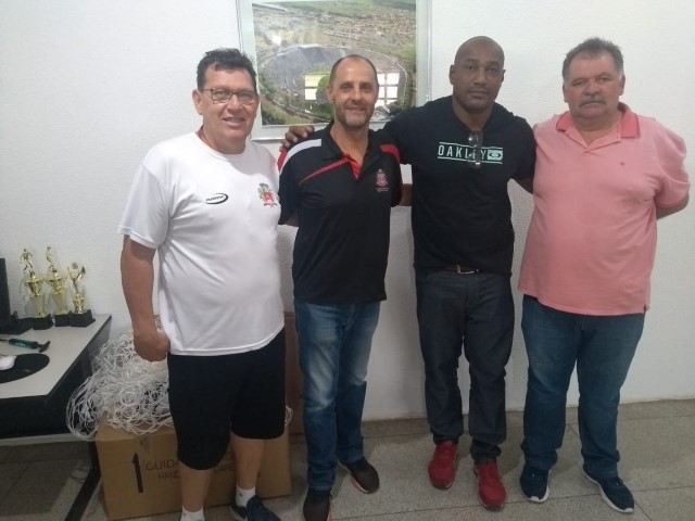 Chefe do Comitê Dirigente do Campeonato Estadual de Futebol vistoria praças 