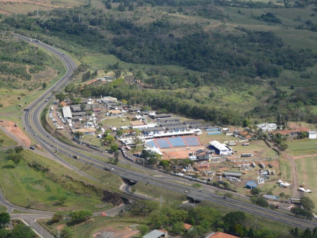 Prefeito assina decreto que regulamenta locação de espaços do Recinto de Exposição 