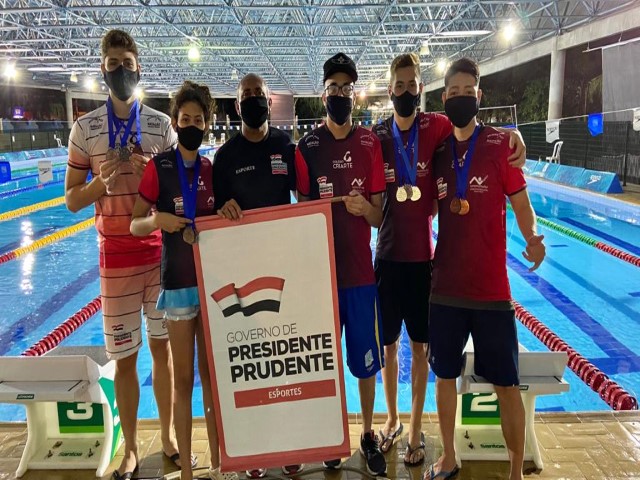 Natação da Semepp encerra participação em campeonato nacional com 10 medalhas
