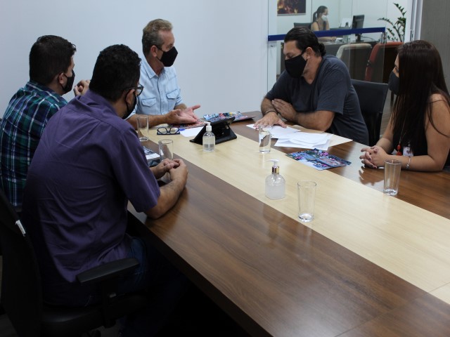 Projetos Culturais são apresentados ao prefeito Ed Thomas no Gabinete 