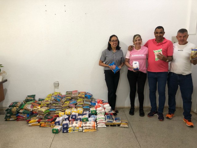 Fundo Social e Semepp recebem 150 kg de alimentos arrecadados com seletiva do Coritiba