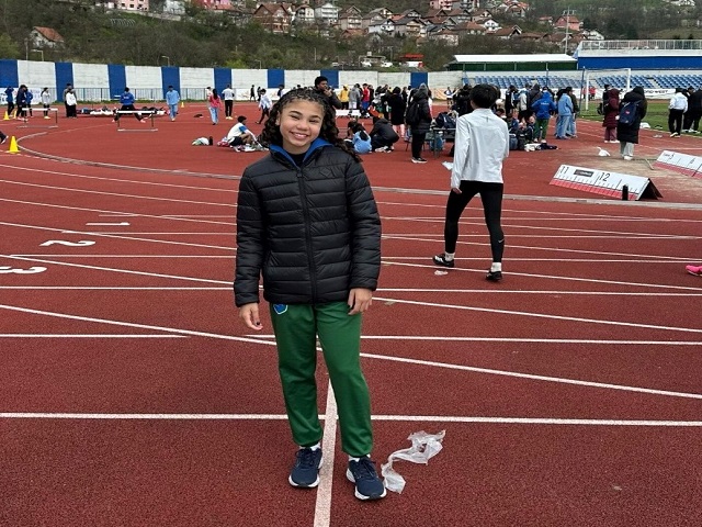 Atleta Julia Isogai chega à Sérvia para disputar o Mundial Escolar de Atletismo 