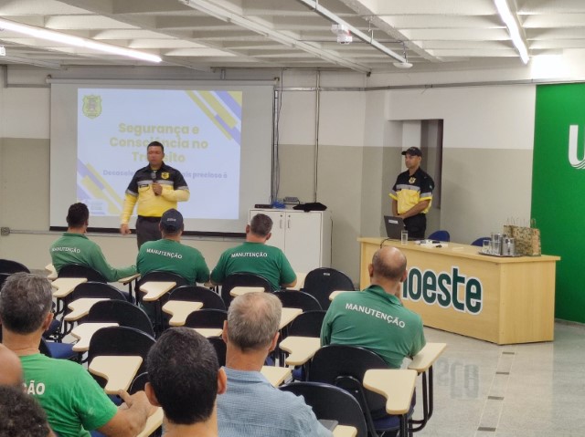 Maio Amarelo 2025: Semob promove palestra e ações educativas a funcionários da Unoeste
