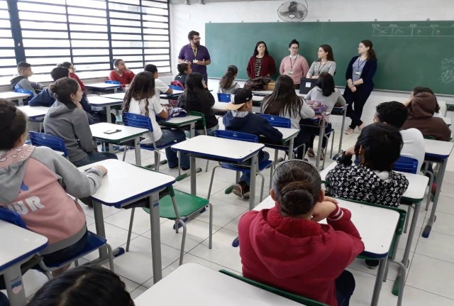 Juventude realiza Orientação de Carreiras para atender alunos de escola pública