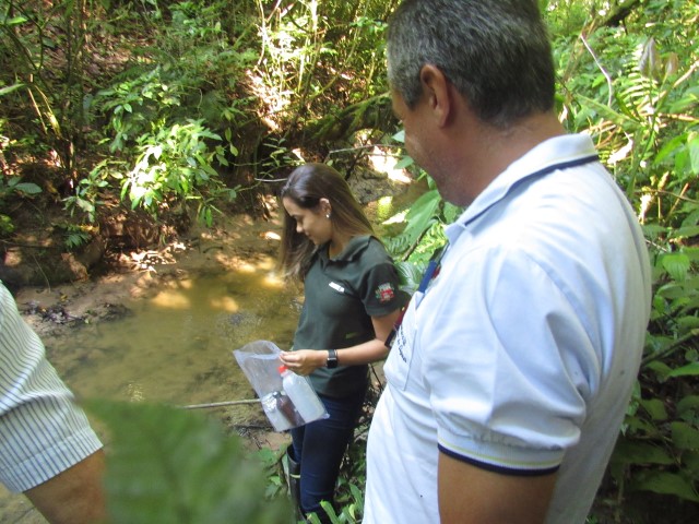 Amostras de água da Cidade da Criança são coletadas para relatório ambiental 